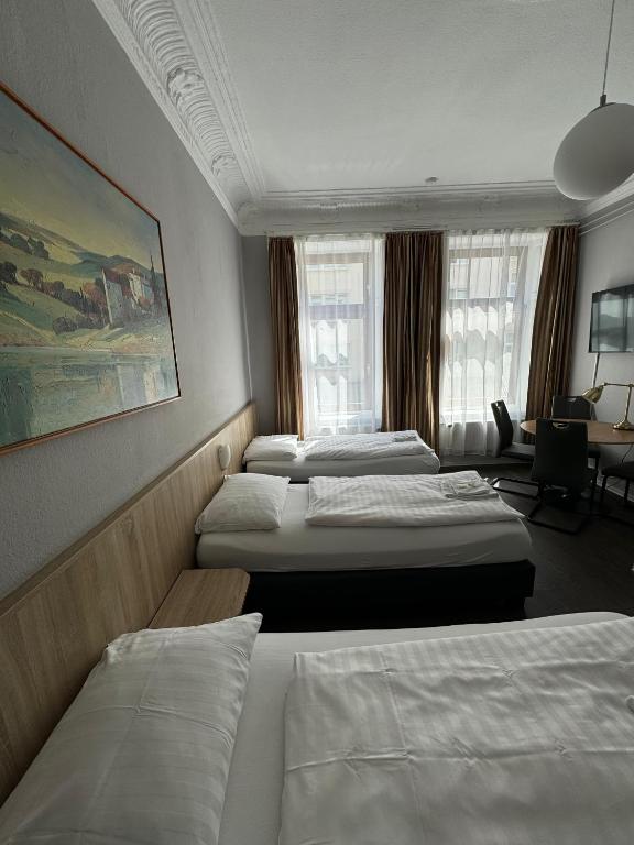 Postel nebo postele na pokoji v ubytování Hotel Kieler Hof am Hauptbahnhof - Hamburg Central Station