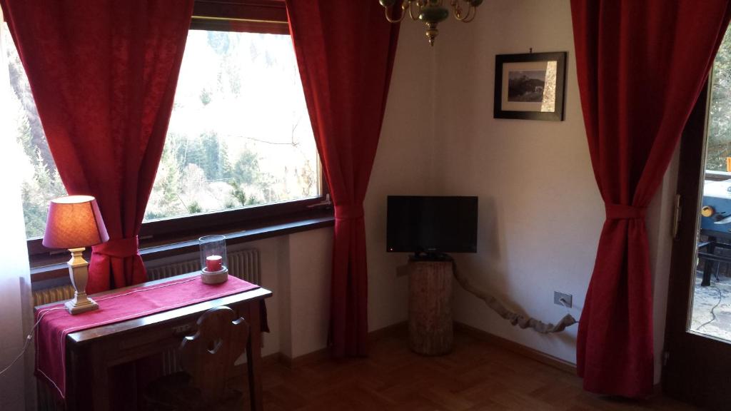 TV a/nebo společenská místnost v ubytování Casa Monteggia
