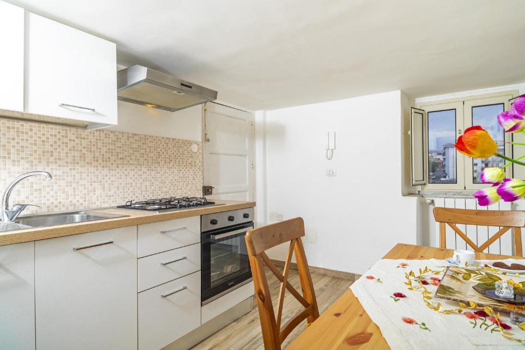 A kitchen or kitchenette at Serendipity