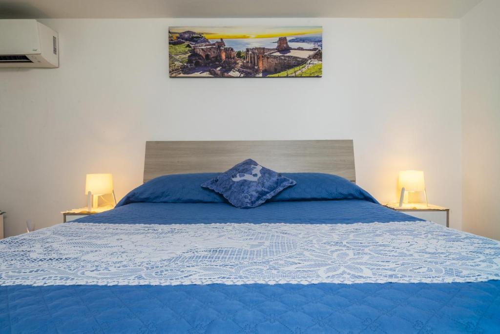 A bed or beds in a room at Serendipity