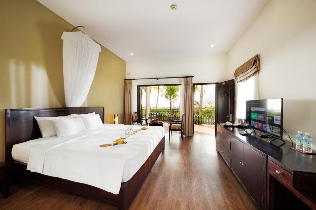 Boong ga lô Diamond nhìn ra biển