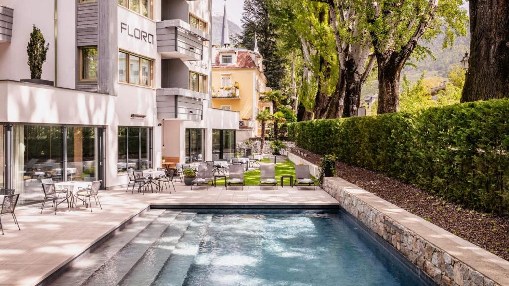 Bazén v ubytování Flora Hotel & Suites nebo v jeho okolí