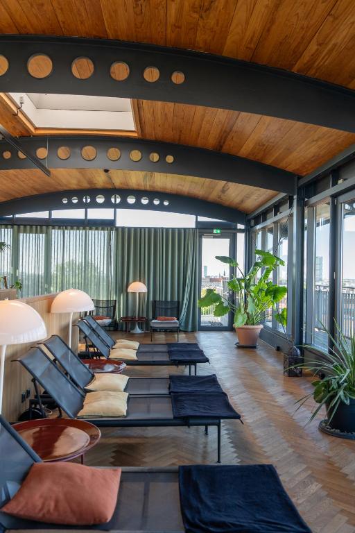 sly Berlin - Resim 2