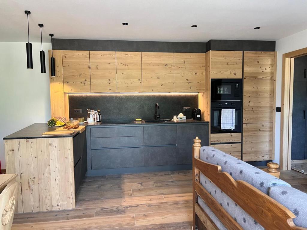 Kuchyň nebo kuchyňský kout v ubytování Càbassa Moena by Go new location