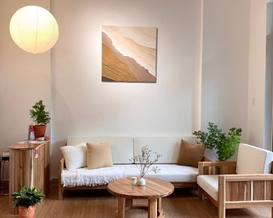 Khu vực ghế ngồi tại Glory Hue Homestay