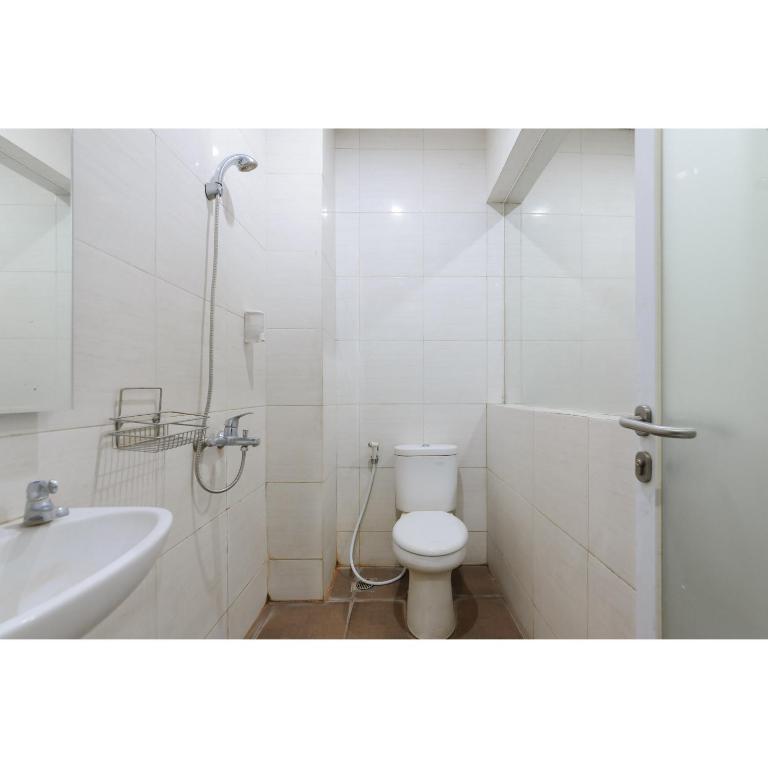 Koupelna v ubytování RedDoorz Plus near Grand Indonesia Jakarta