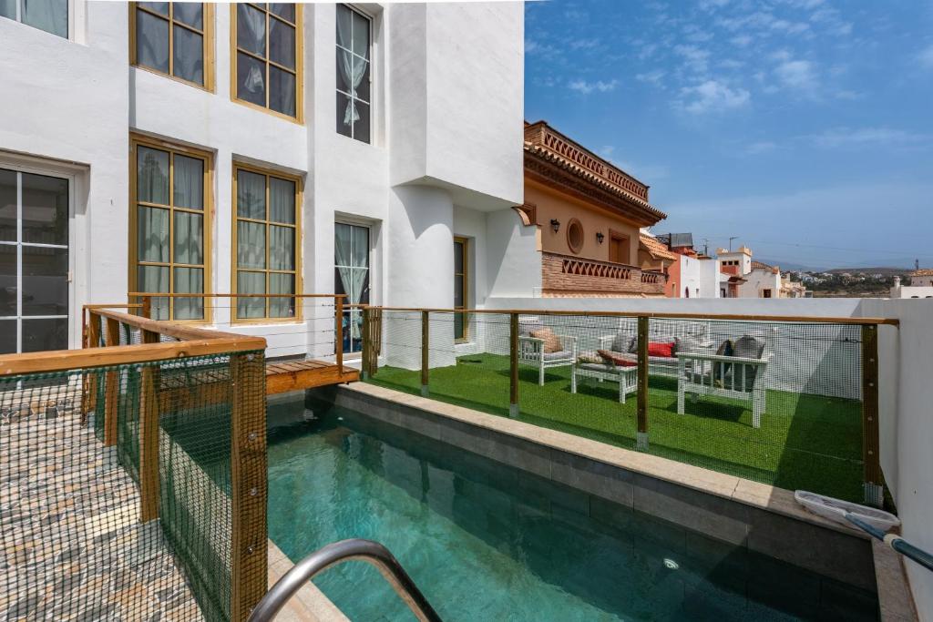 Bazén v ubytování Villa En Bel Air nebo v jeho okolí