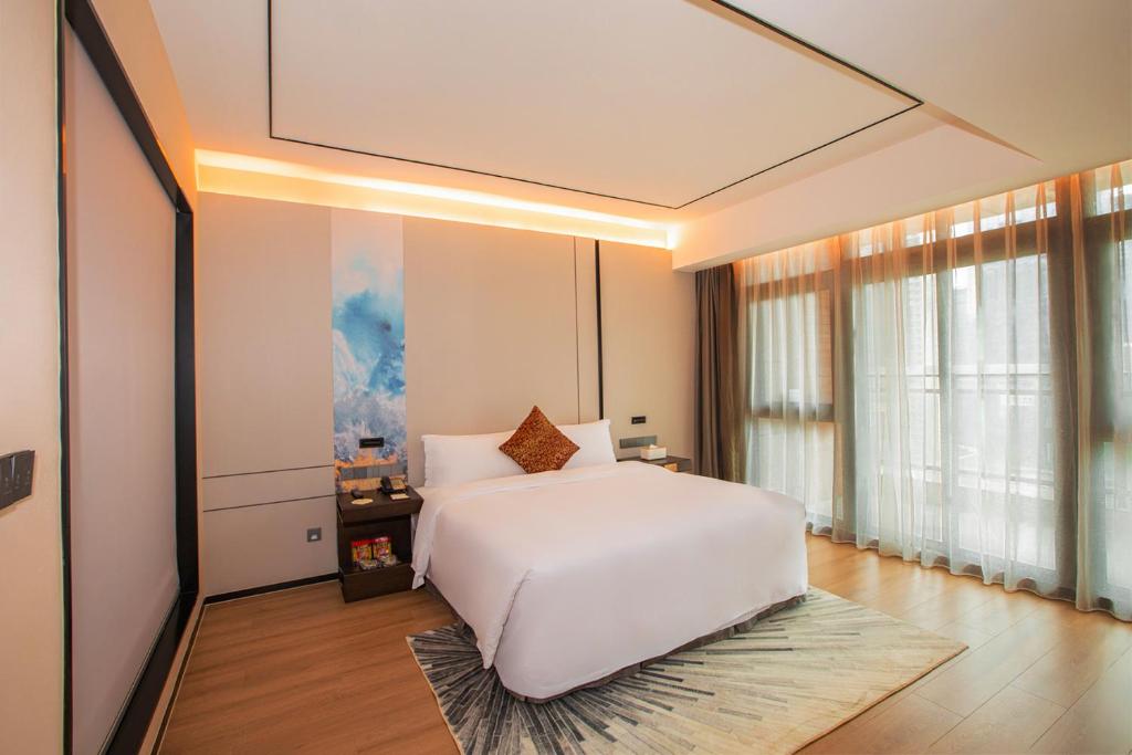 Postel nebo postele na pokoji v ubytování Lia Charlton Hotel Shenzhen