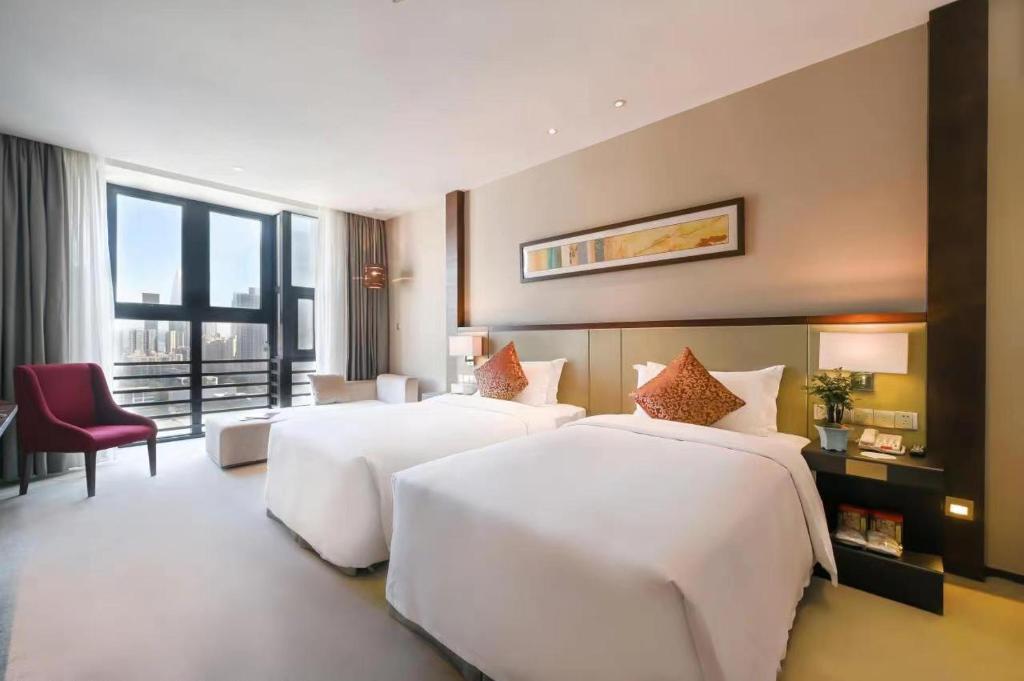 Postel nebo postele na pokoji v ubytování Lia Charlton Hotel Shenzhen