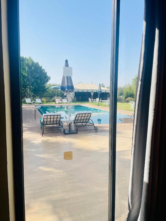 Bazén v ubytování Villa Baddi Marrakech nebo v jeho okolí