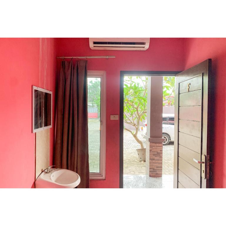 RedDoorz Syariah near Jalan Urip Sumoharjo - Habitación Doble Estándar
