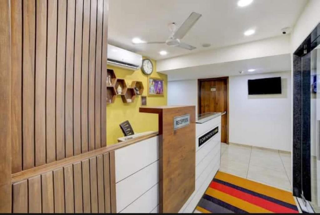 Kuchyň nebo kuchyňský kout v ubytování Leo Hotel