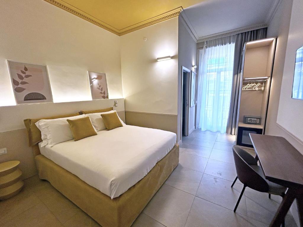 Postel nebo postele na pokoji v ubytování Astom Suites