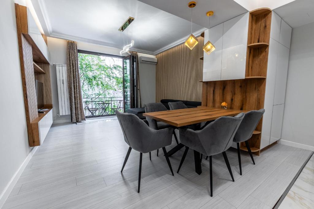 Fotografie z fotogalerie ubytování Vitoshka Luxury 2-BR Retreat v Sofii