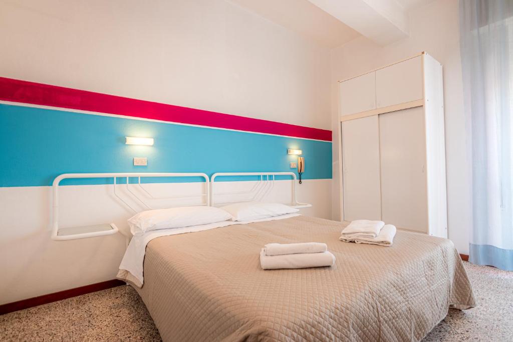Postel nebo postele na pokoji v ubytování Hotel Serafini