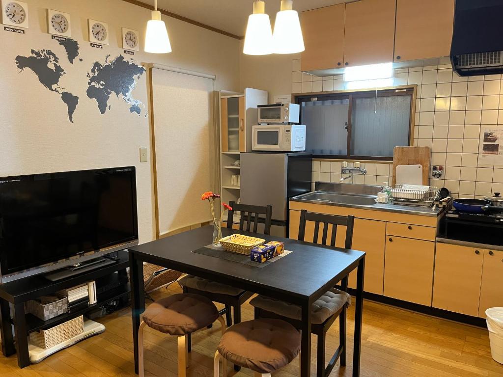 Cozy House J - 1 stop to USJ, up to 8 guests