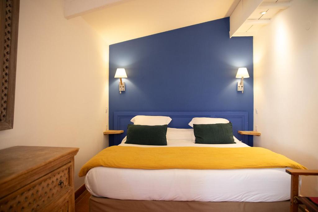 Postel nebo postele na pokoji v ubytování Oustau Camarguen Hôtel & Spa