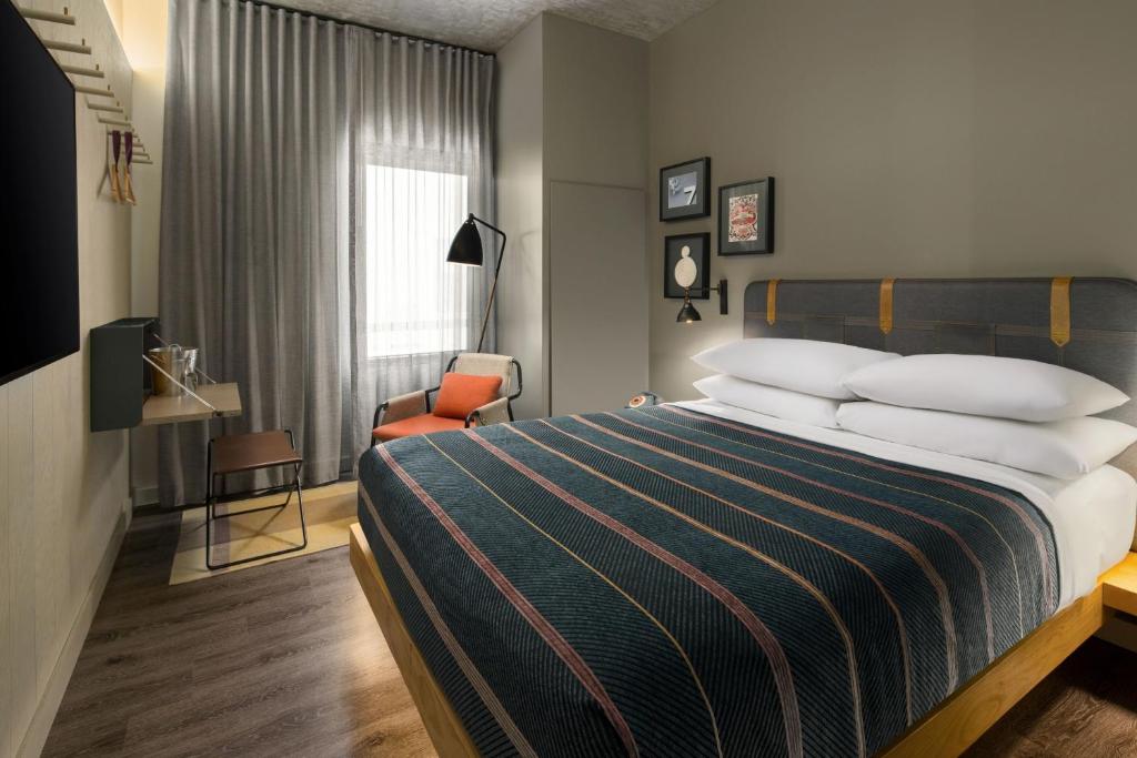 Moxy San Diego Gaslamp Quarter - Queen Room