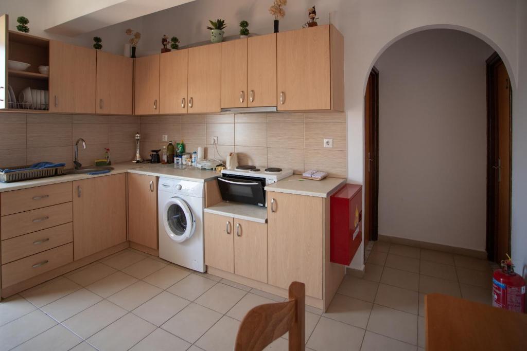 Kuchyň nebo kuchyňský kout v ubytování Star Sianna Village Rooms to let
