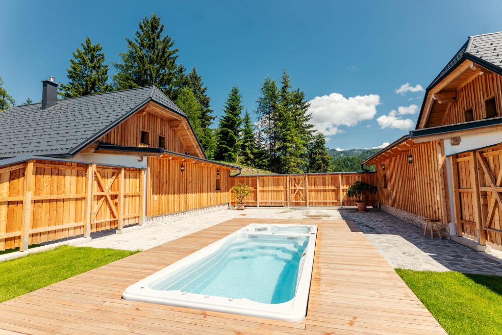 Bassein majutusasutuses ALMCHALET Rubin või selle lähedal