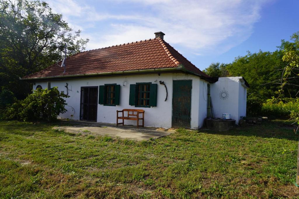 Das kleine Weinberghäuschen in Garabonc - Jägerpince 8747 Garabonc, Diós utca 1 kép - 1