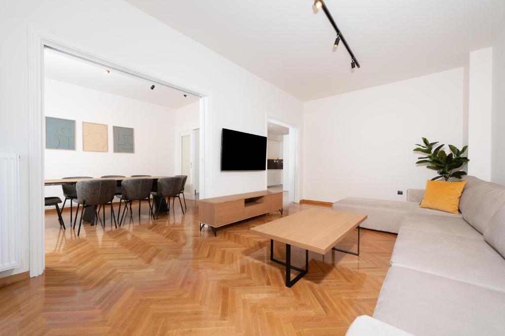 Kolonaki Elegant Apartment with Balcony