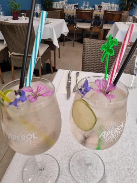 Nápoje v ubytování Logis Hôtel La Clé Des Songes