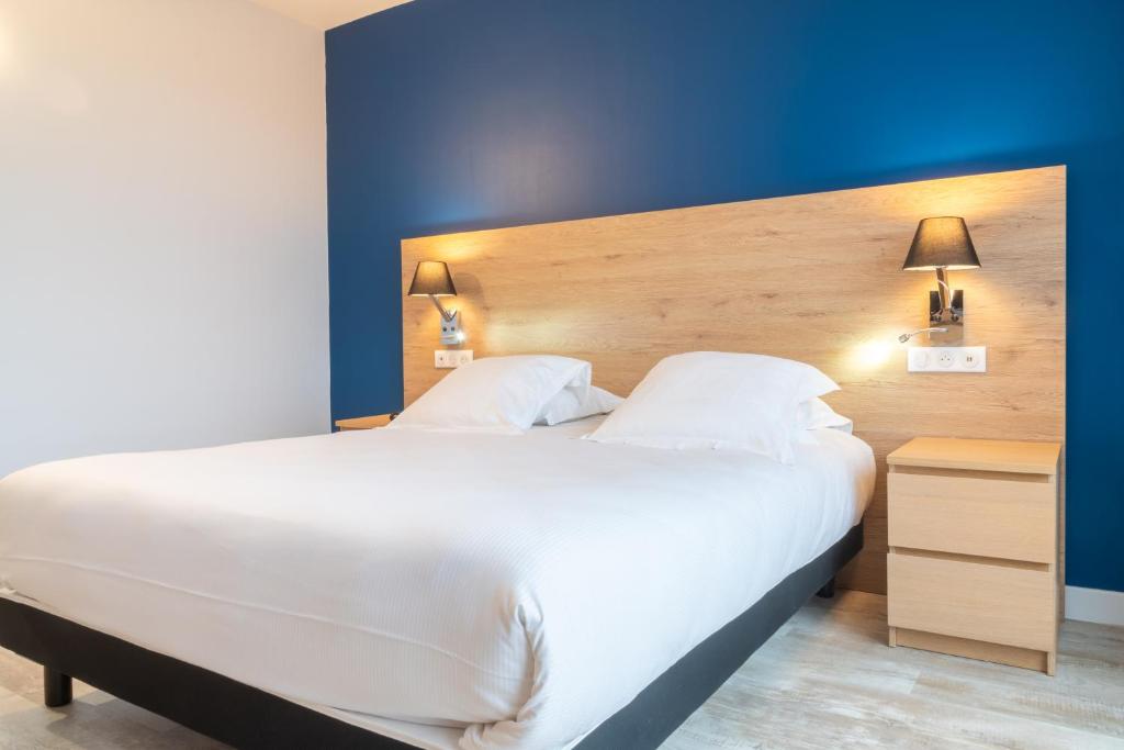 Postel nebo postele na pokoji v ubytování Brit Hotel Le Parc Vichy