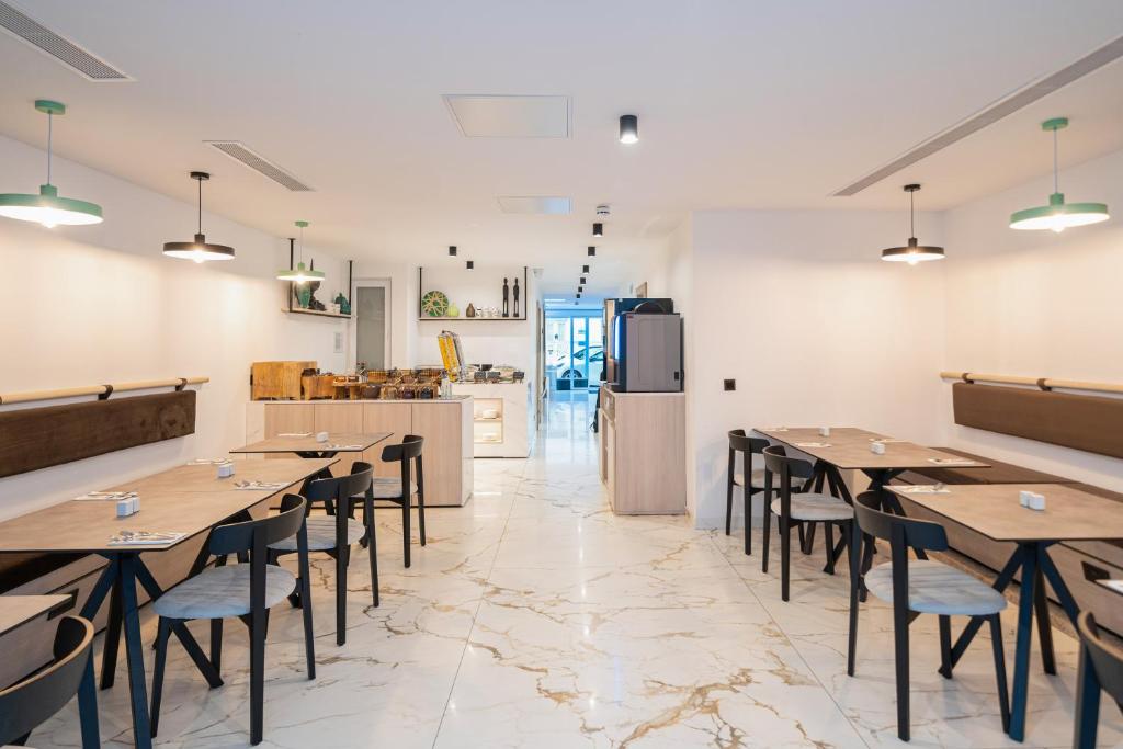 Restaurace v ubytování Hotel Scirocco St Julian's, Affiliated by Melia