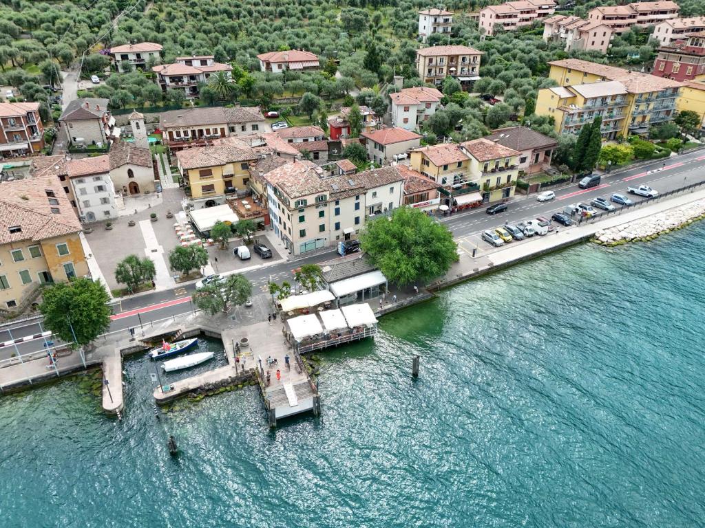 アセンサ・ディ・ブレンソーレにあるCharm Lakefront Apartmentsのギャラリーの写真