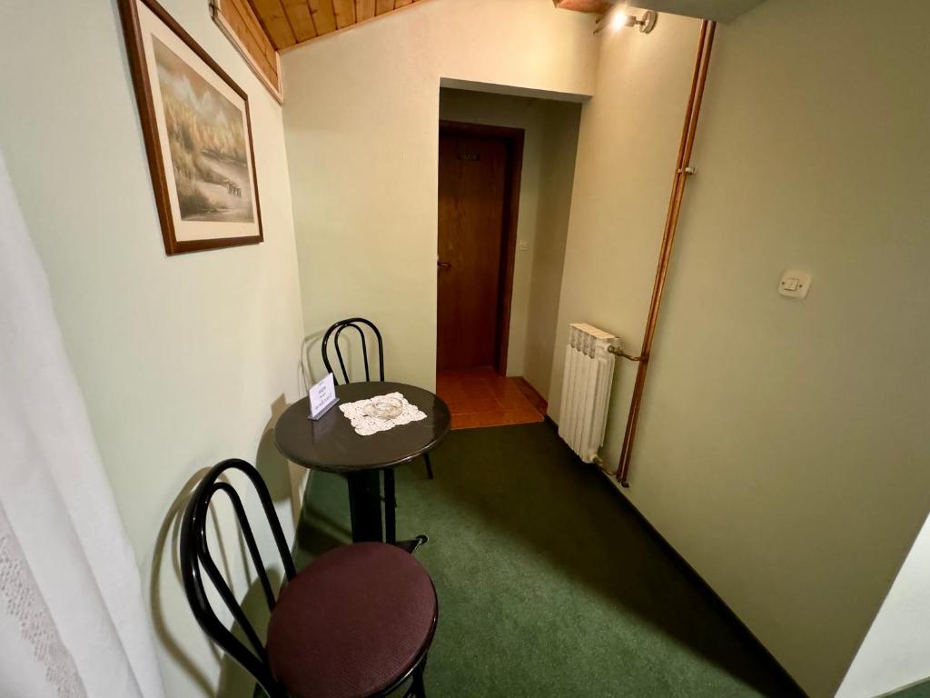 Sobe Hermelin Potok - Twin Room With Private Bathroom