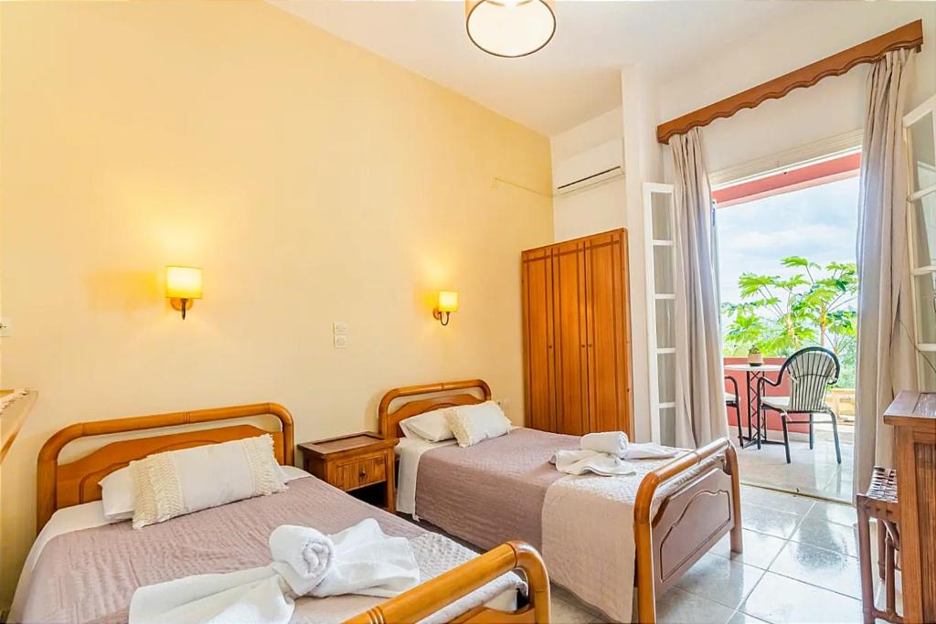Postel nebo postele na pokoji v ubytování Villa Bambas Resort