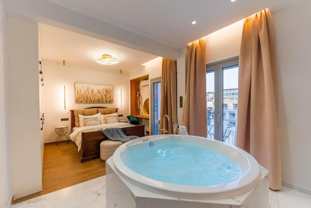 Luxury 4Bdrm Penthouse near Acropolis