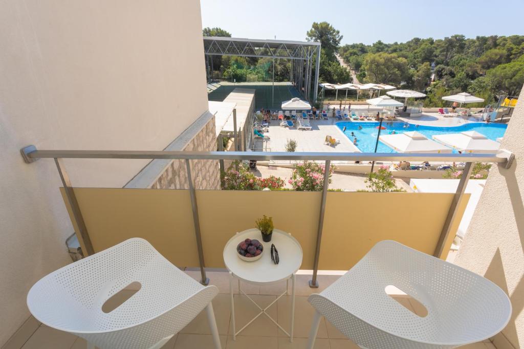 Bazén v ubytování Family Hotel Adria - All inclusive nebo v jeho okolí