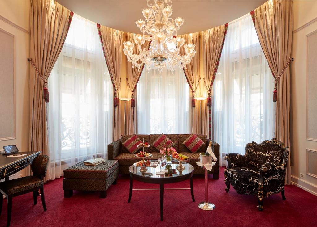 Posezení v ubytování Hotel Schweizerhof Zürich