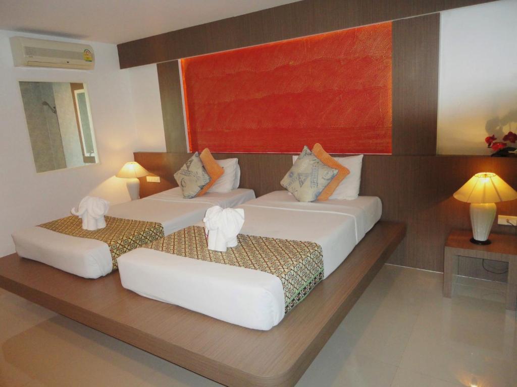 Cama ou camas em um quarto em La Moon At Phuket - SHA Extra Plus