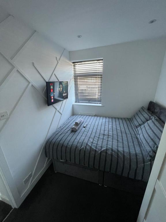Postel nebo postele na pokoji v ubytování VA Home Stay - Close to Luton Airport, M1 & A505