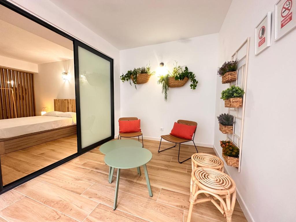 Valencia & Suites Ayora