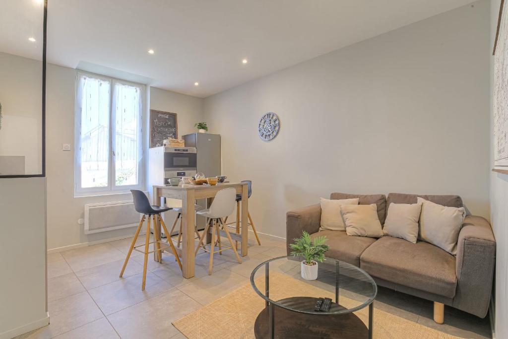 Nhà bếp/bếp nhỏ tại Convivial et Calme proche Parilly et Gerland