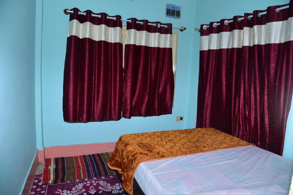 Postel nebo postele na pokoji v ubytování Unique 2BHK Homestay