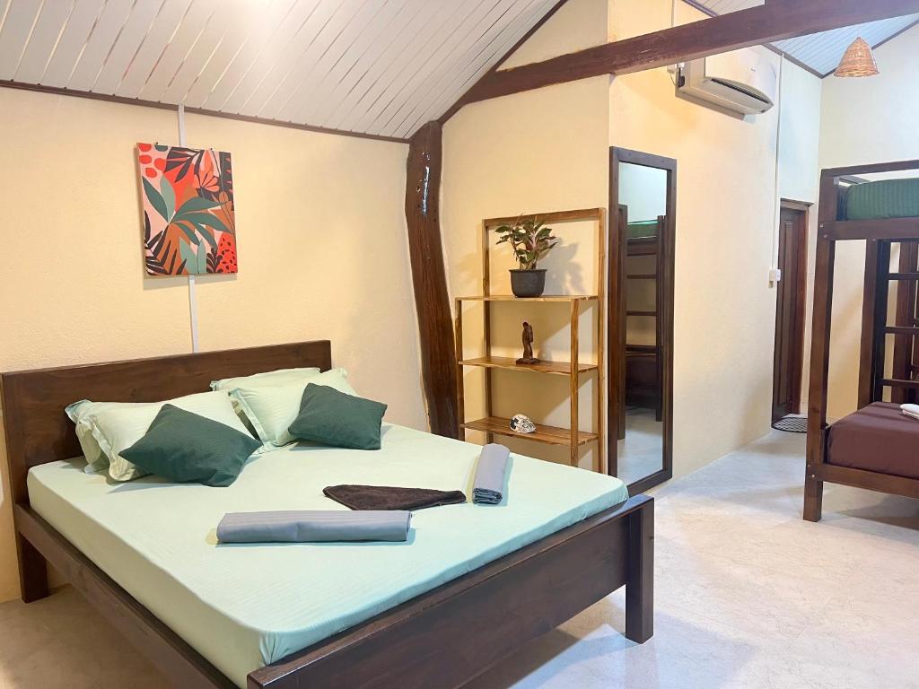 Postel nebo postele na pokoji v ubytování Arcadia villas Arugambay