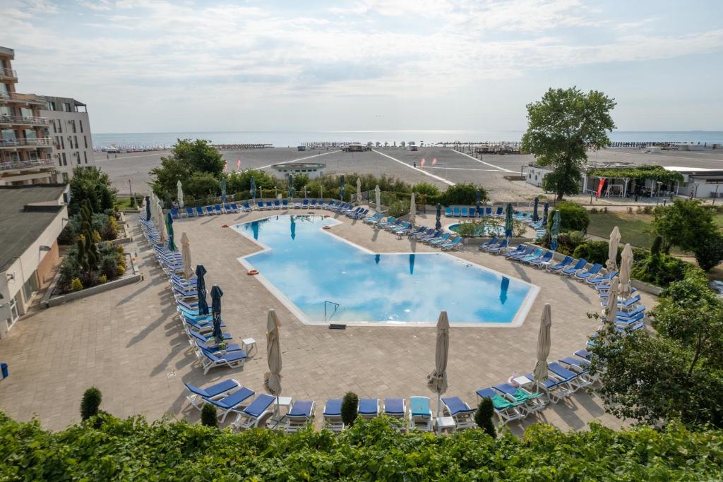 Bazén v ubytování Hotel Comandor nebo v jeho okolí