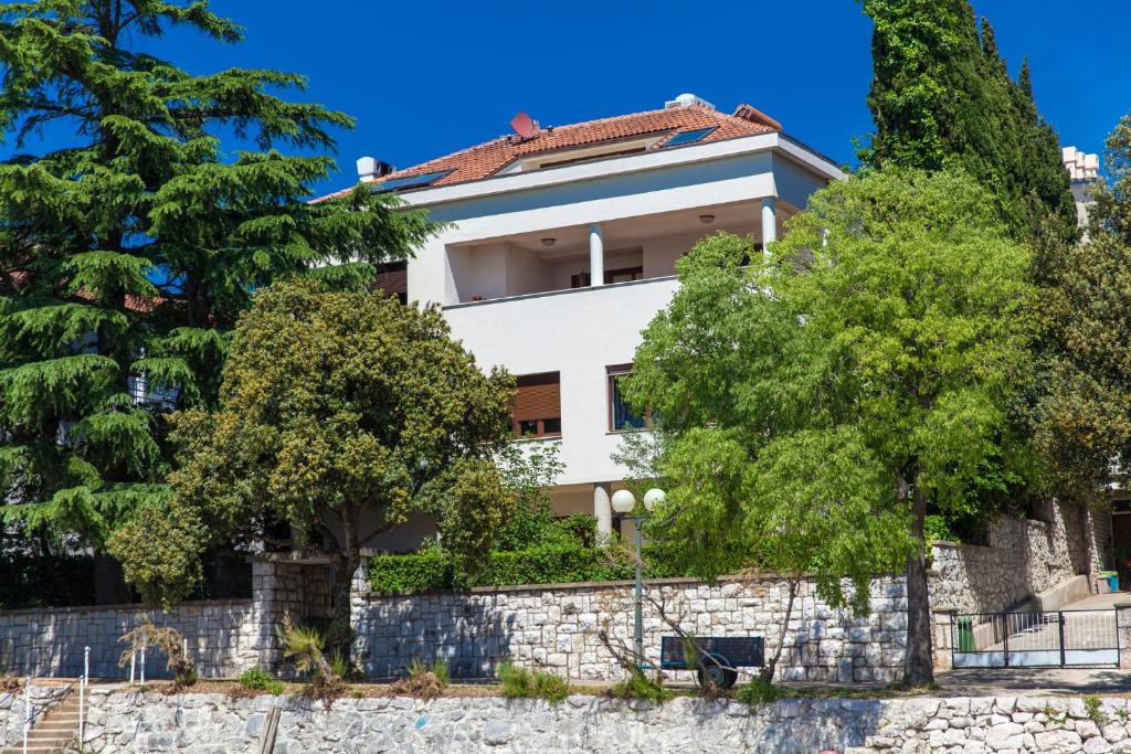 Budova, v ktorej sa apartmán nachádza