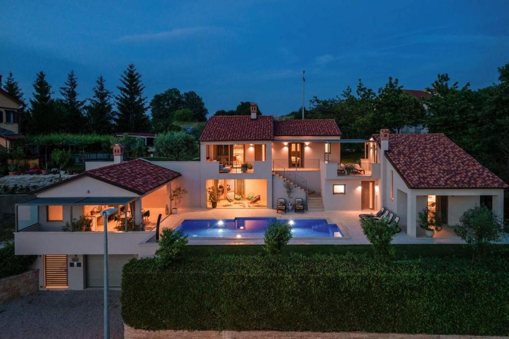Bazén v ubytování Villa Rotonda nebo v jeho okolí