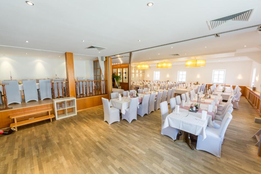 Restaurace v ubytování Hotel Germania