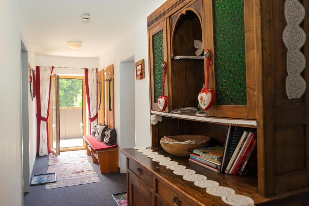 Knihovna v apartmánu