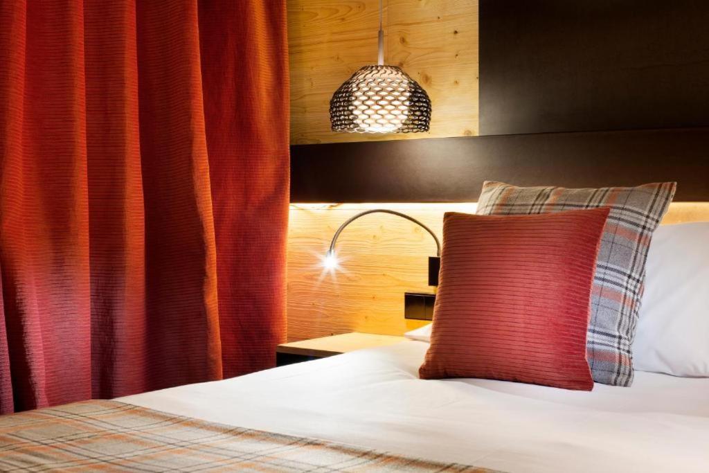 Postel nebo postele na pokoji v ubytování Park Piolets MountainHotel & Spa