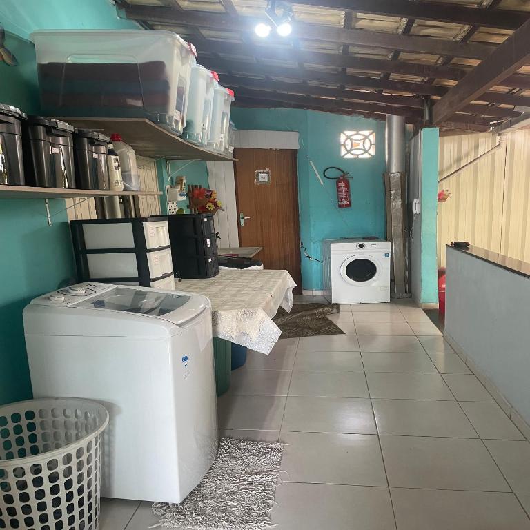 Kuchyň nebo kuchyňský kout v ubytování Hope Hostel Praia do Morro