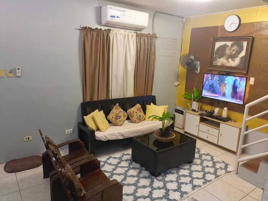 TV a/nebo společenská místnost v ubytování Blima Guest house