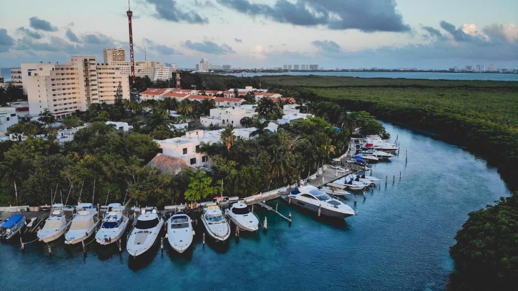 Hotel Sotavento & Yacht Club: Elegancia en la Laguna Nichupté